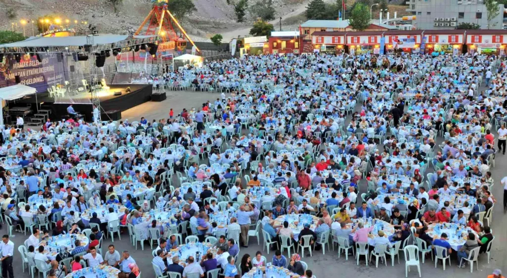 people gathered for iftar in ramadan 