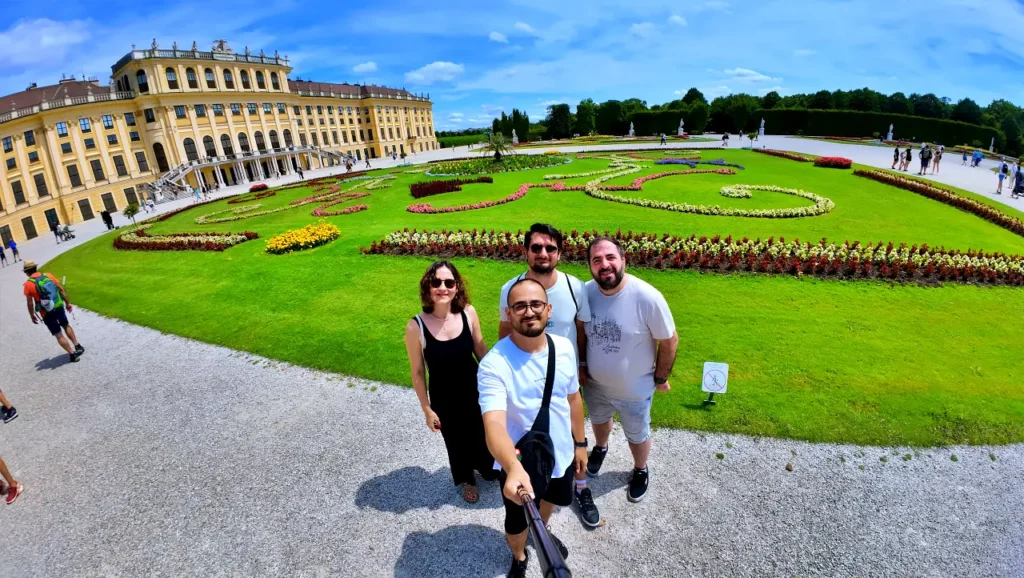 selfie in Schönbrunn garden